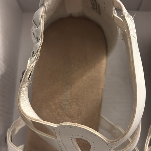 Relativity White Sandals - Picture 4 of 11